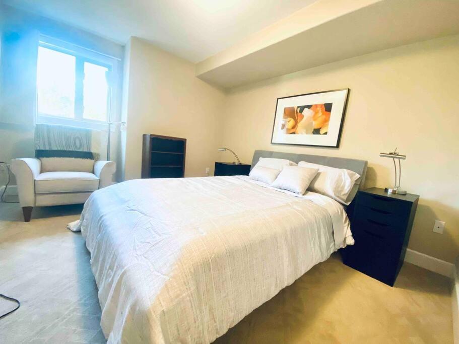 Amazing Location 2 Bedroom Minutes From Downtown Victoria